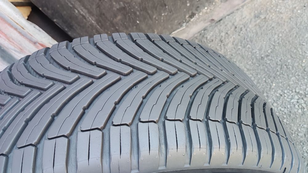 1 брой всесезонна гума  225/50/17 Bridgestone Turanza All Season 6
dot23