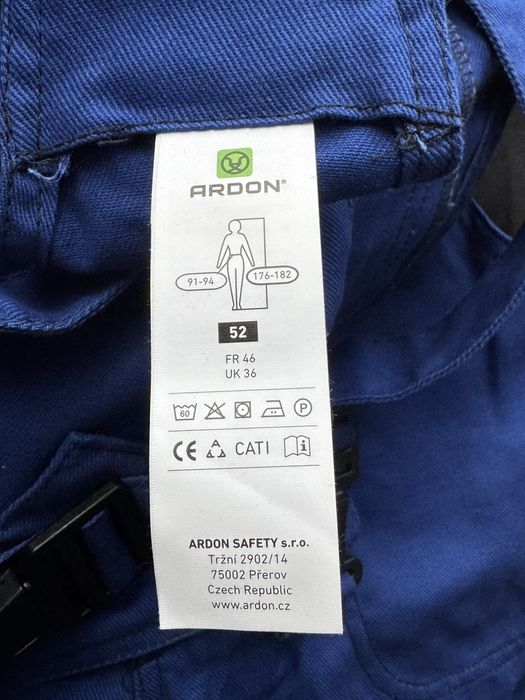 Pantaloni de lucru matlasati si simpli
