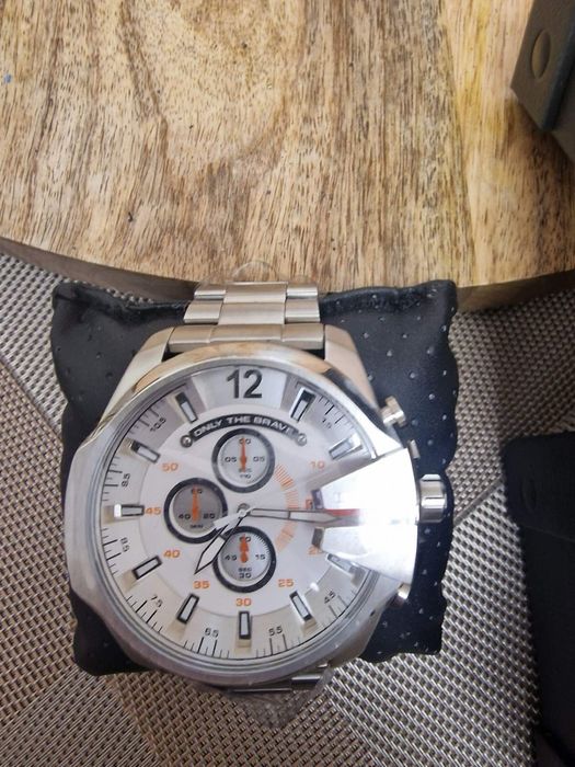 Чисто нови часовници Diesel