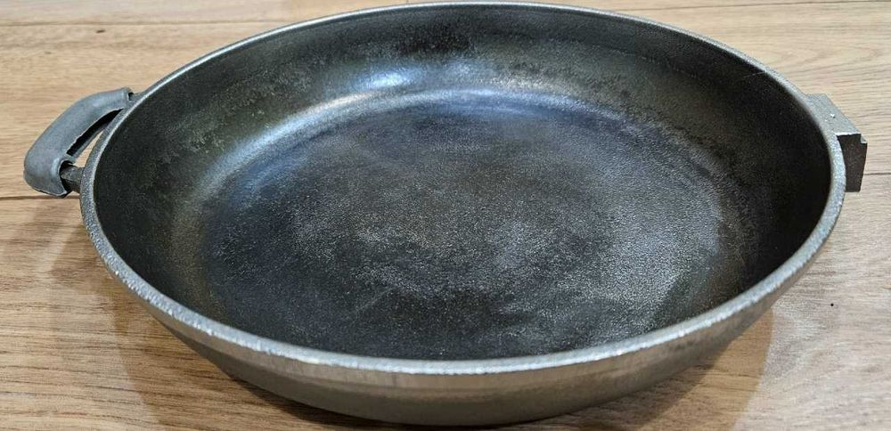 Чугунная сковородка  d. 25 см.