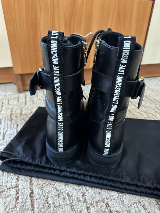 Love moschino боти