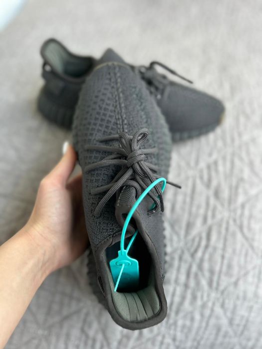 Yeezy 350 negrii