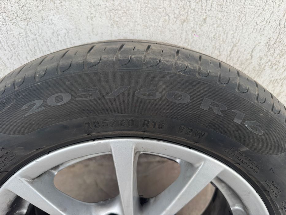 Vând 4anvelope vară Pirelli runflat și jante originale BMW