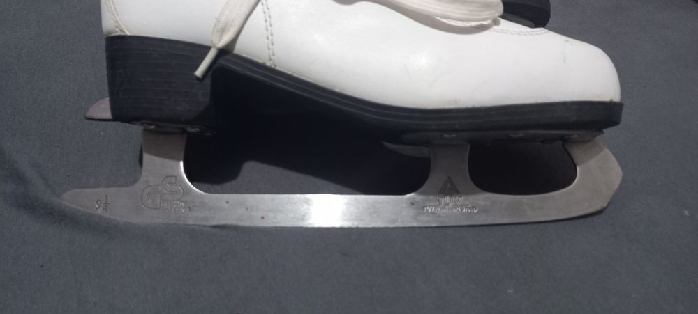 Vand patine pentru gheata