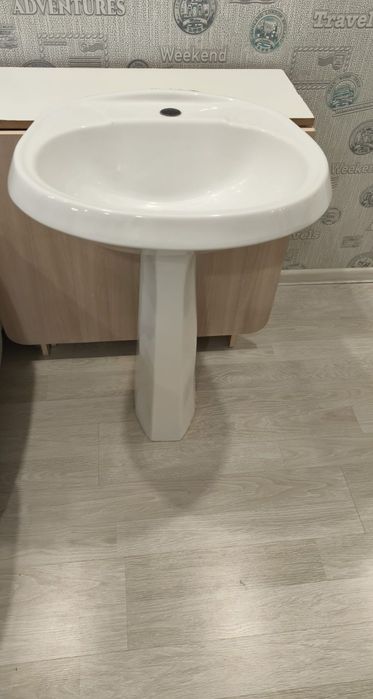 Продам раковину на пьедестале