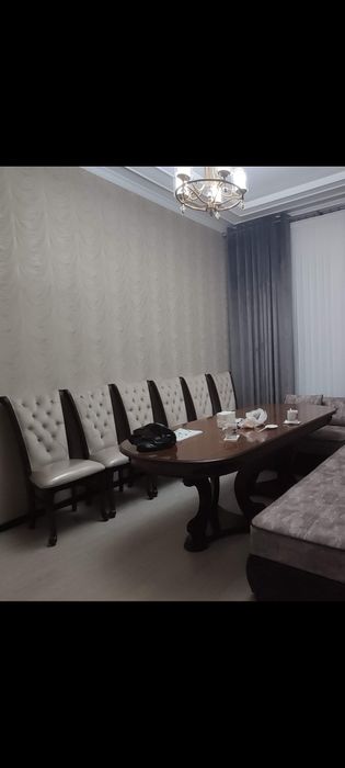 Продаётся стол со стульями. Состояние новое!