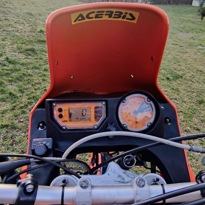 KTM 640 Adventure 
Година на производство: 2005
Сменени неща по