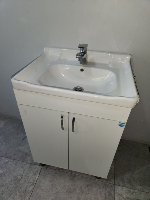 Продам раковину со шкафом