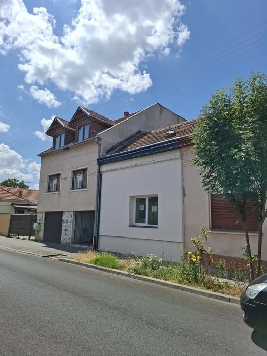 Vand apartament la casa