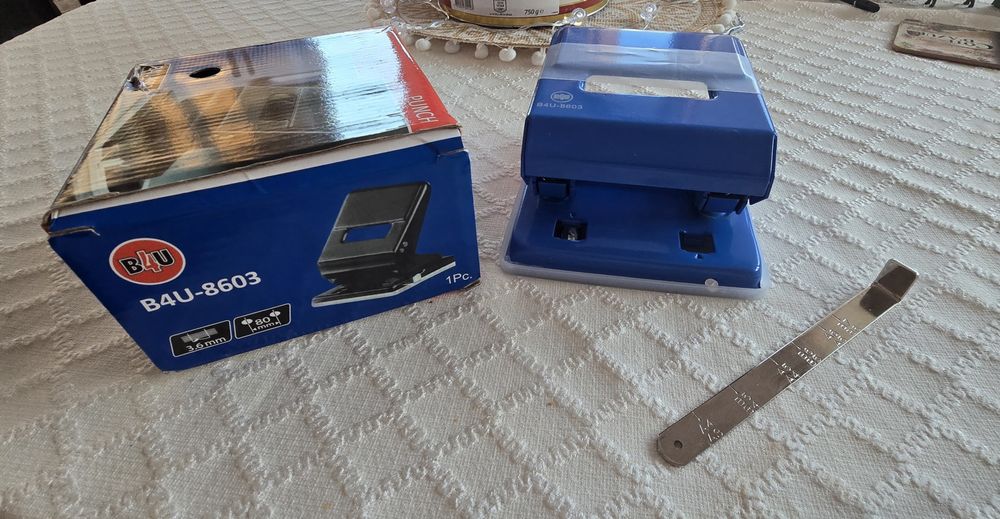 Perforator birou metalic B4U-8603 - albastru, nou, în cutie originală