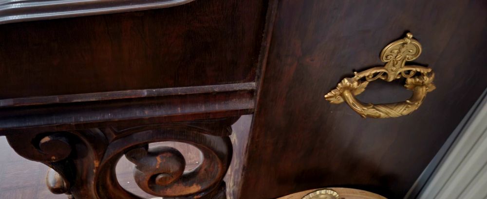 Vând pianina antika perfect acordata