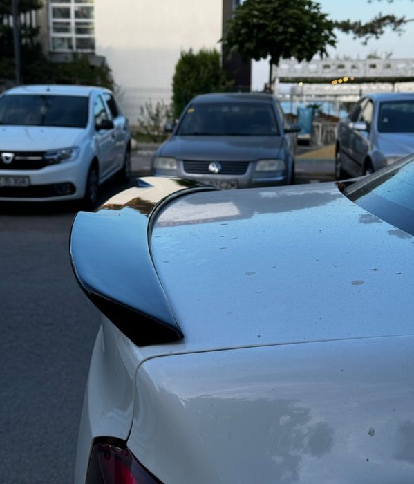 Eleron lip codita portbagaj Dacia Logan model M4 negru lucios