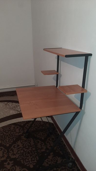 Стол компьютерный лёгкий