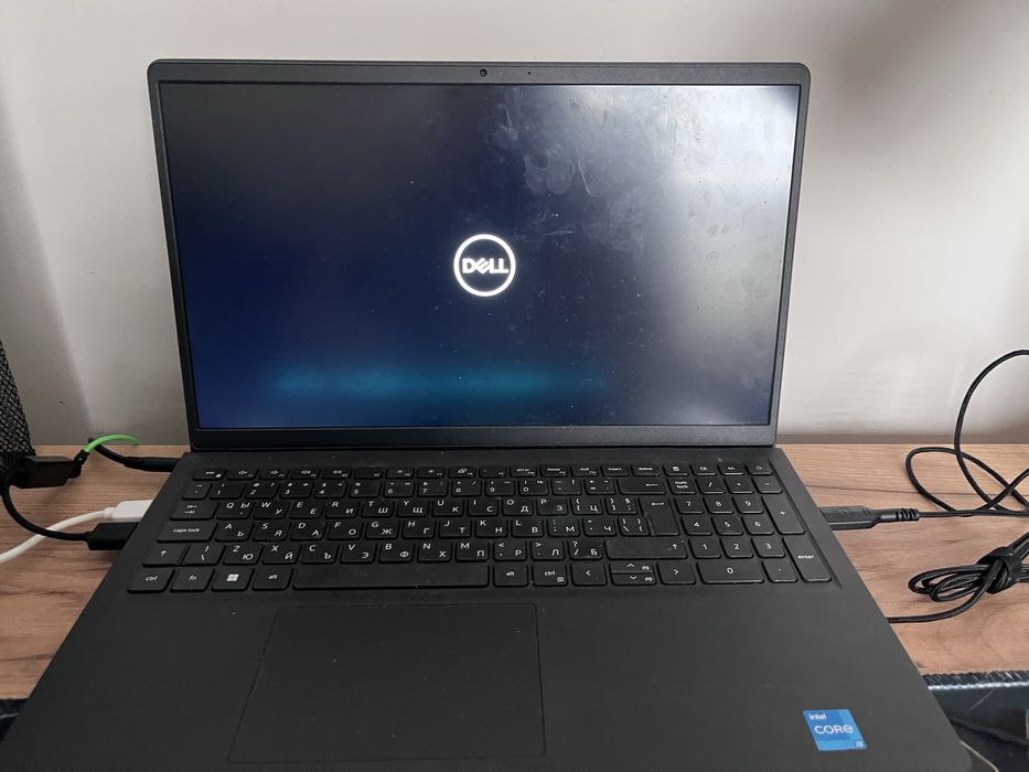 Лаптоп DELL почти не е ползван