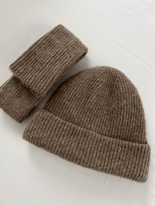 Шапик женсикие шерстянные