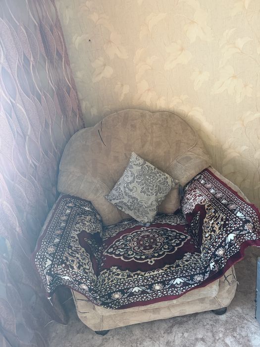 Бесплатно диван и 2 кресла