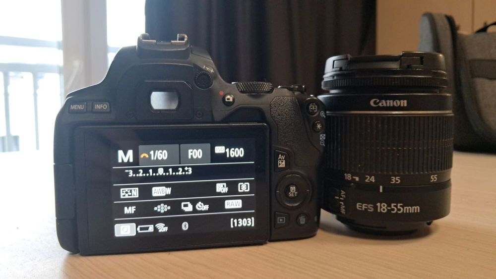 Canon EOS 250D + obiectiv 18–55mm | Gata de folosit