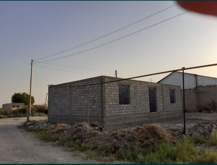 Продаётся  недостроенный участок