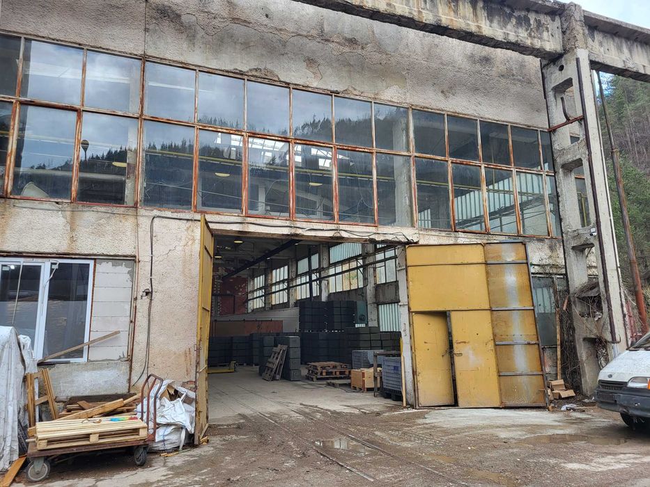 Продава се Промишлена сграда в Смолян, Промишлена зона - Север - 4400 кв.м за 69 €/кв.м - Снимка #8