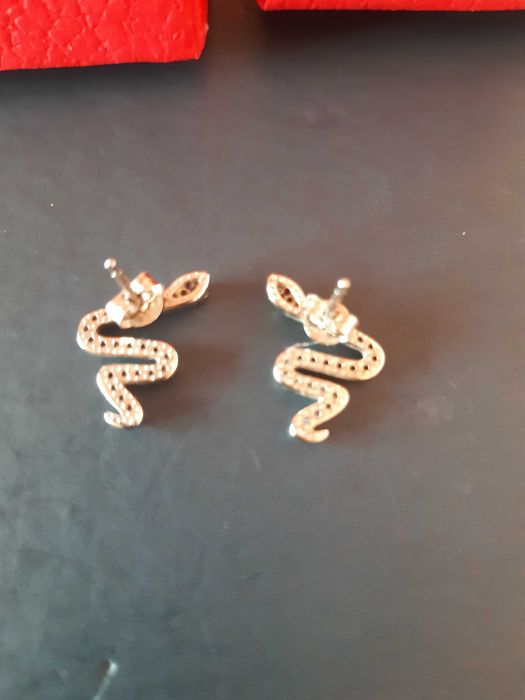 Обеци, сребърни дамски чисто нови в кутийка