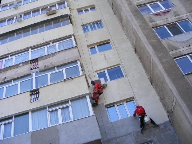 Alpiniști  utilitari  vopsire  fatade sau turnuri de curent