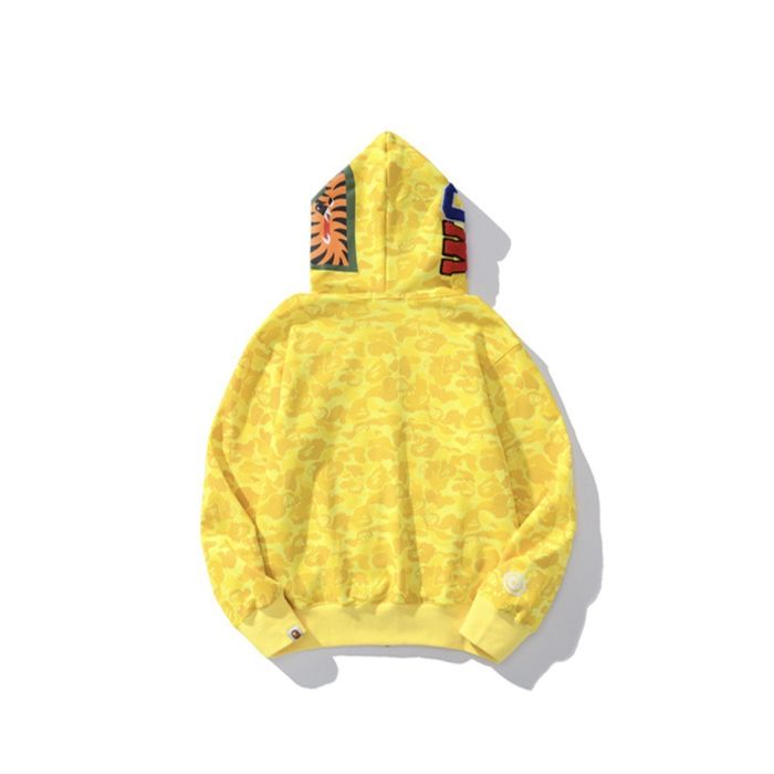 Продается Худи унисекс на подростка. Производство: Япония. Бренд: Bape