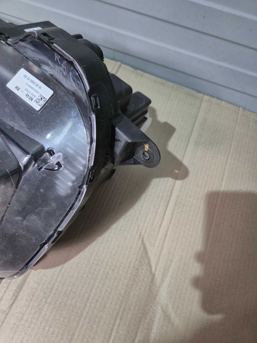 Far dreapta Hyundai Tucson NX4 / NX4e An 2020 -  2025 cod 92102-N7XXX