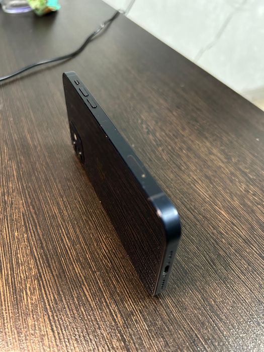 iPhone 12 128 гб аккумулятор 75% б/у