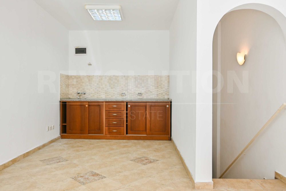 Продава се Магазин в София, Център - 45 кв.м за 2723 €/кв.м - Снимка #2