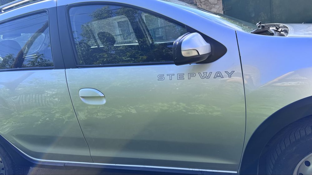 Автомобиль  Renault Sandero Stepway
