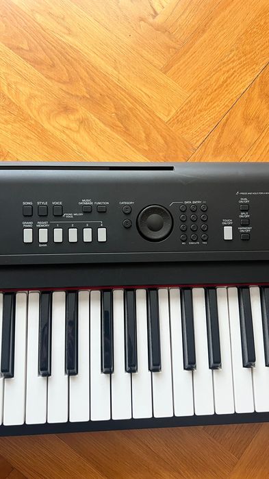 Pian digital Yamaha Piaggero NP V60