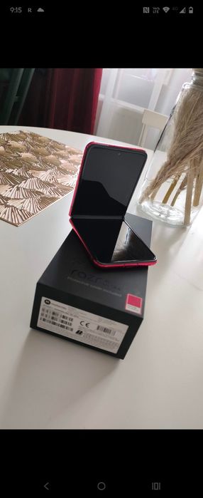Motorola RAZR 40 ultra magenta