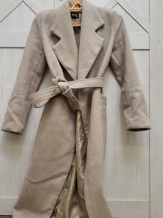 Пальто бежевое женское