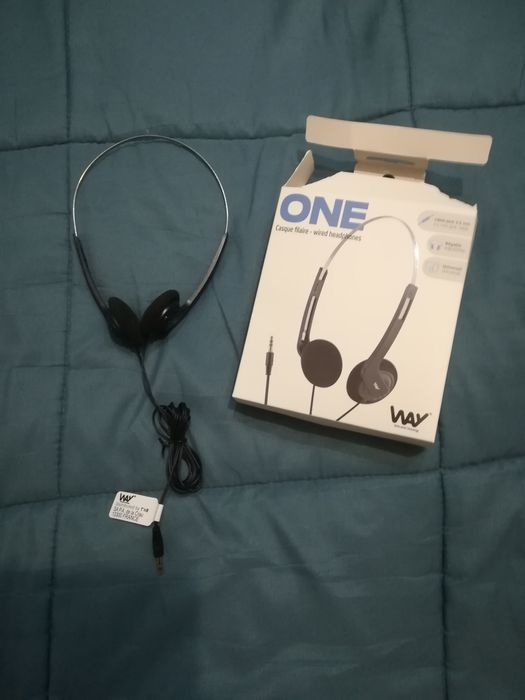 Нови слушалки в кутия