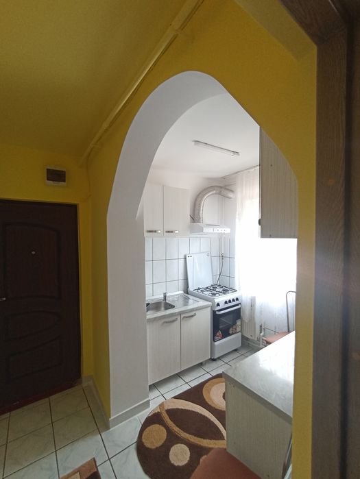 Închiriez Garsoniera