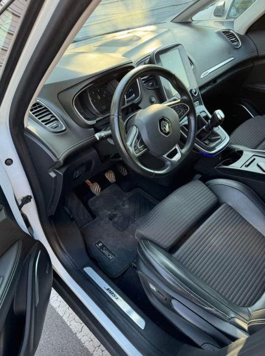 Grand Scenic 1.2 b  Înmatriculată Ro 01.2026 Schimb cu 7, 8, 9 locuri