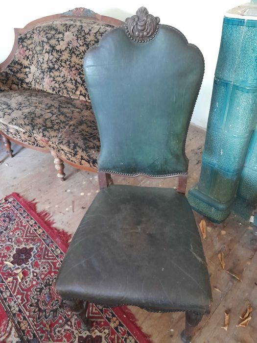 Jilturi-Doua scaune  vechi deosebite din piele, tip tron
