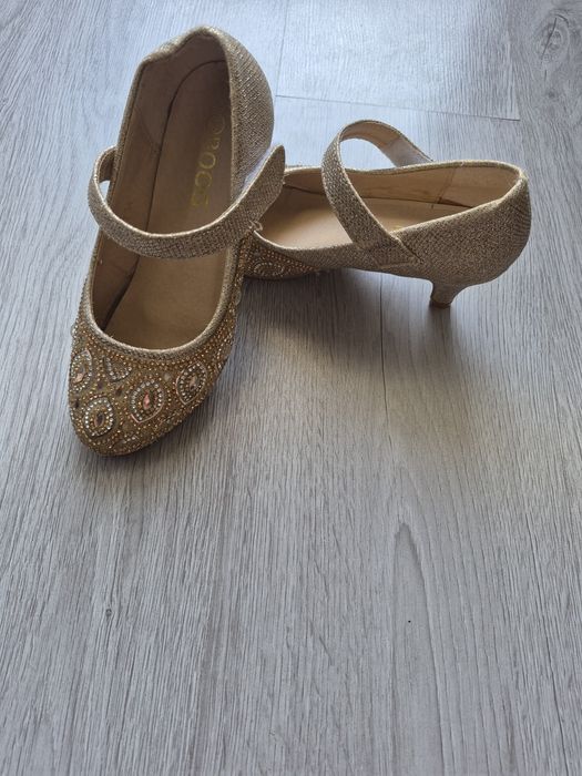 Pantofi cu toc fete