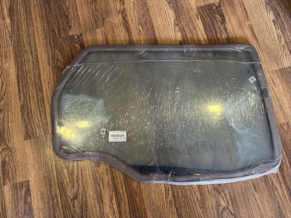 Стекло заднее правое Avensis Caldina