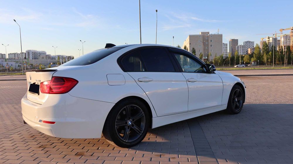 BMW F30 328 г.в. 2013