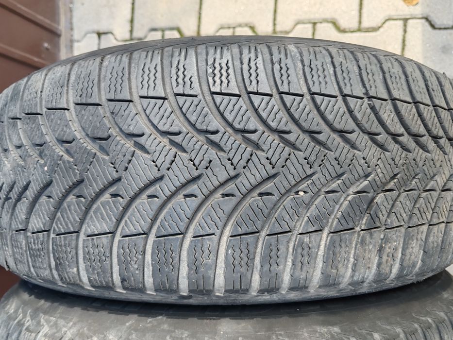 Vand 2 anvelope iarna