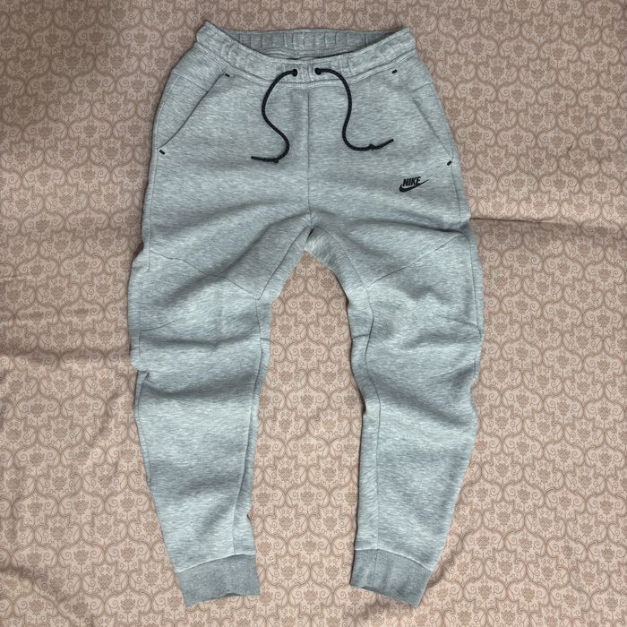Pantaloni Nike Tech Fleece Gri