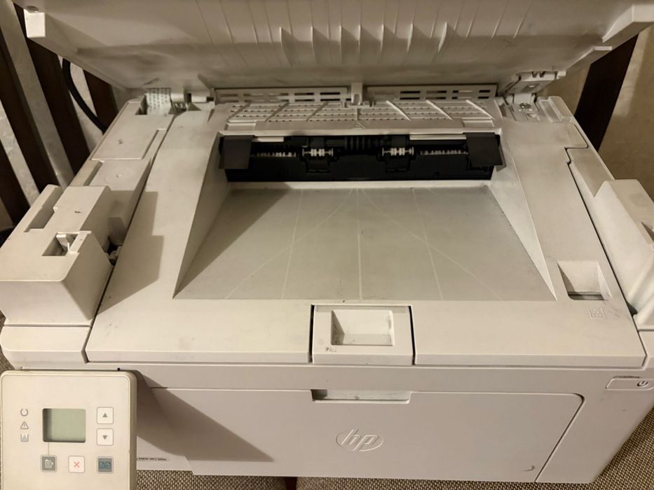 Продам принтер HP LaserJet Pro MFP M130а
