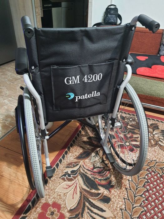 Vând cărucior nou pentru persoane cu dizabilități