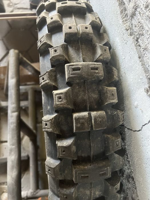 Продам эндуро резина на 18