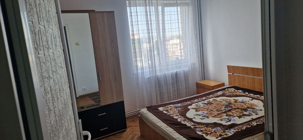 Închiriez apartament centru