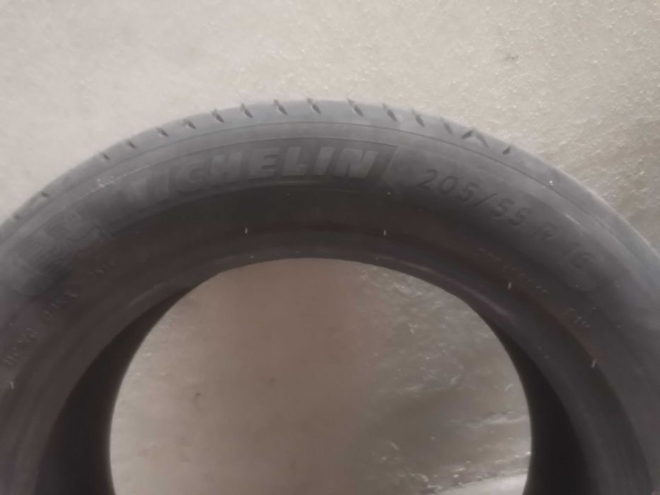 Продавам две гуми 205/55/16
