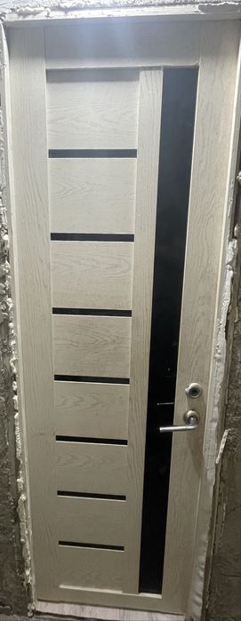 Продам межкомнатные двери, унитаз, ванна