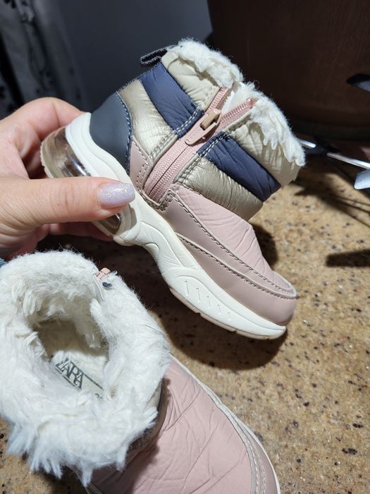 Ghete Zara îmblănite mărimea 23