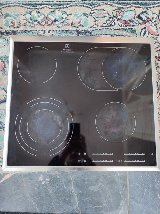 Продам стекло керамическую плиту Electrolux.